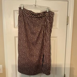 Gingham side slit perfect for fall; slight gather at the top.